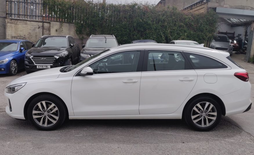 2018 18 HYUNDAI i30 SE NAV 1.6 CRDi TOURER EX-LEASE NOT DAMAGED