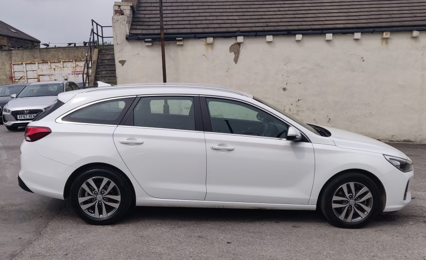 2018 18 HYUNDAI i30 SE NAV 1.6 CRDi TOURER EX-LEASE NOT DAMAGED