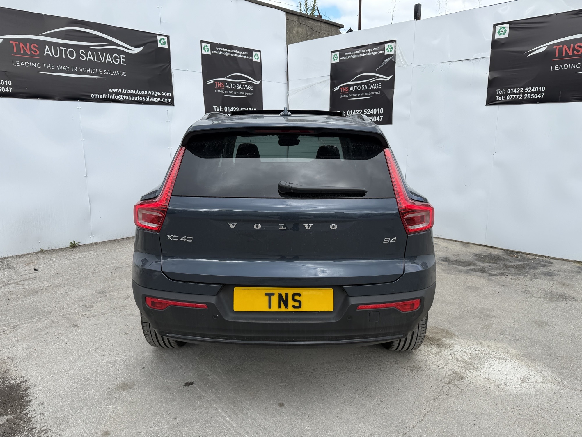2025 75 VOLVO XC40 2.0 HYBRID AUTO B4 MHEV ULTRA DARK DCT CAT N DAMAGED SALVAGE