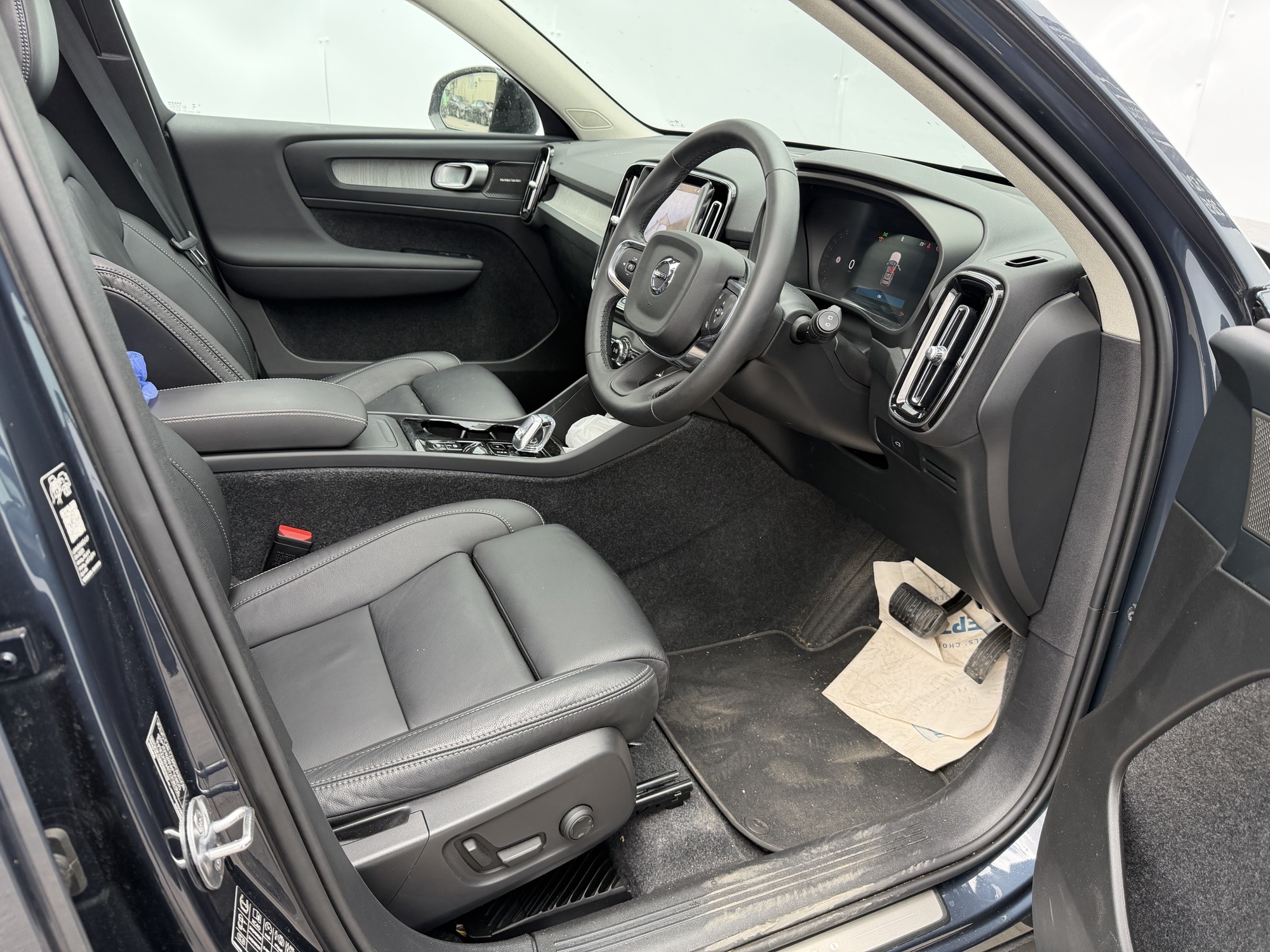 2025 75 VOLVO XC40 2.0 HYBRID AUTO B4 MHEV ULTRA DARK DCT CAT N DAMAGED SALVAGE