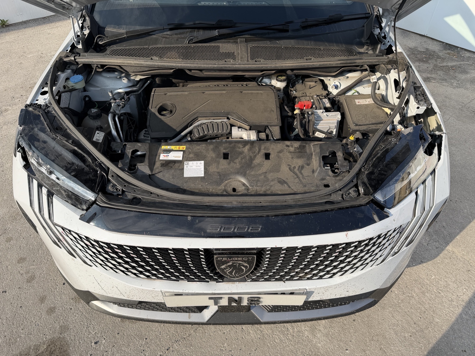 2024 74 PEUGEOT 3008 1.2 AUTO PETROL HYBRID GT e-DSC6 CAT N DAMAGED SALVAGE