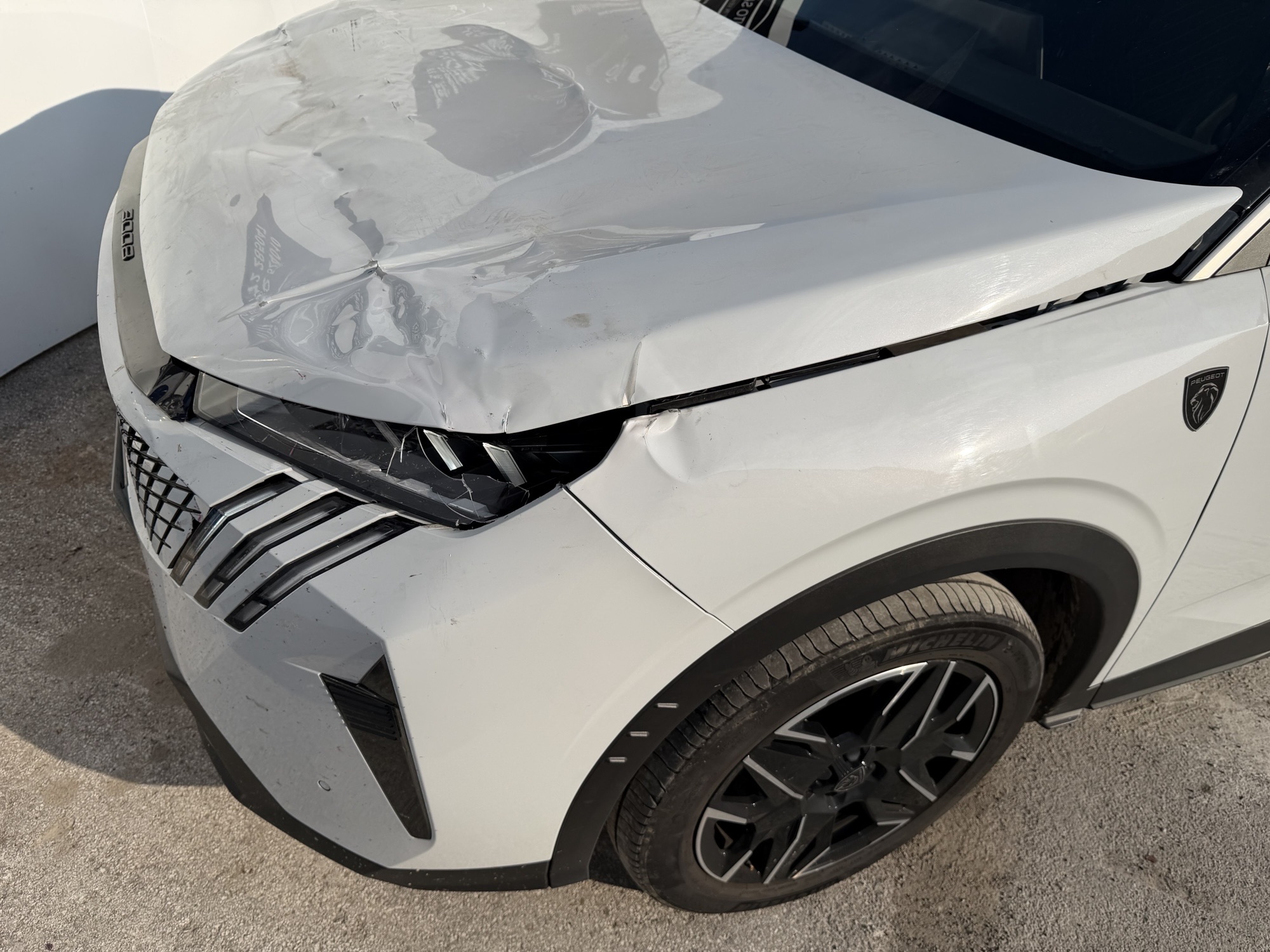 2024 74 PEUGEOT 3008 1.2 AUTO PETROL HYBRID GT e-DSC6 CAT N DAMAGED SALVAGE