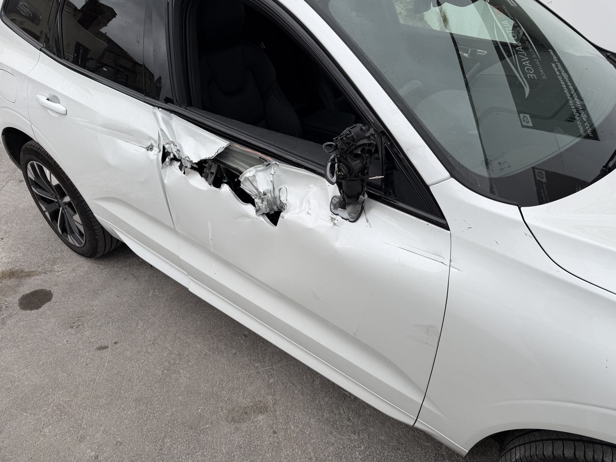 2026 VOLVO XC60 2.0 AUTO B5 PETROL HYBRID PLUS PRO AWD CAT S DAMAGED SALVAGE