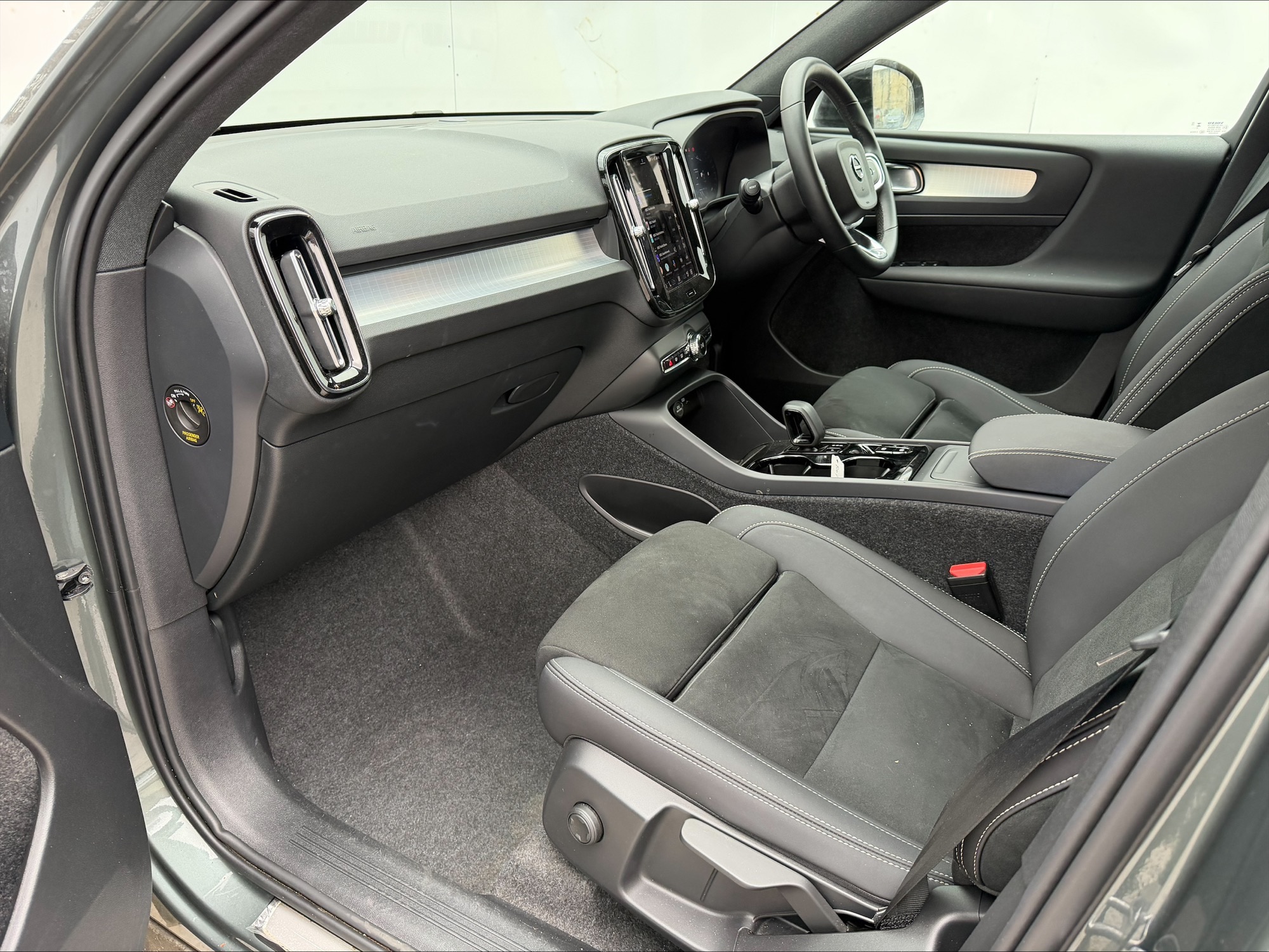 2025 75 VOLVO XC40 2.0 AUTO B4 MHEV PLUS DARK DCT EURO 6 CAT S DAMAGED SALVAGE