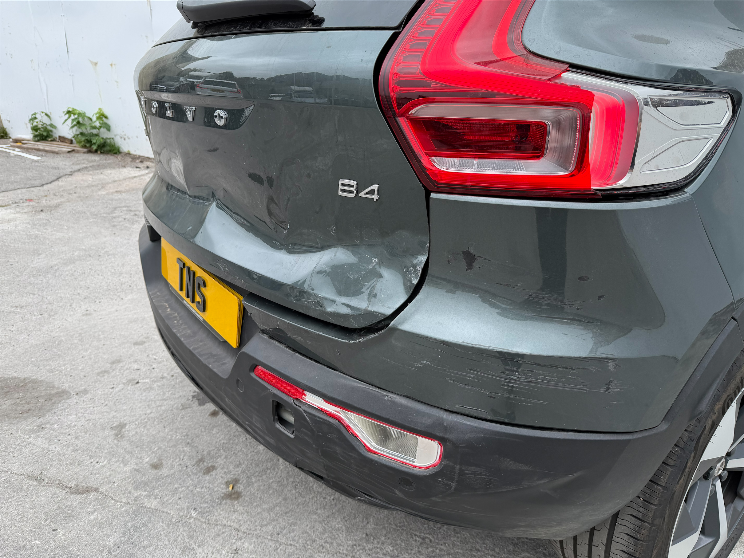2025 75 VOLVO XC40 2.0 AUTO B4 MHEV PLUS DARK DCT EURO 6 CAT S DAMAGED SALVAGE