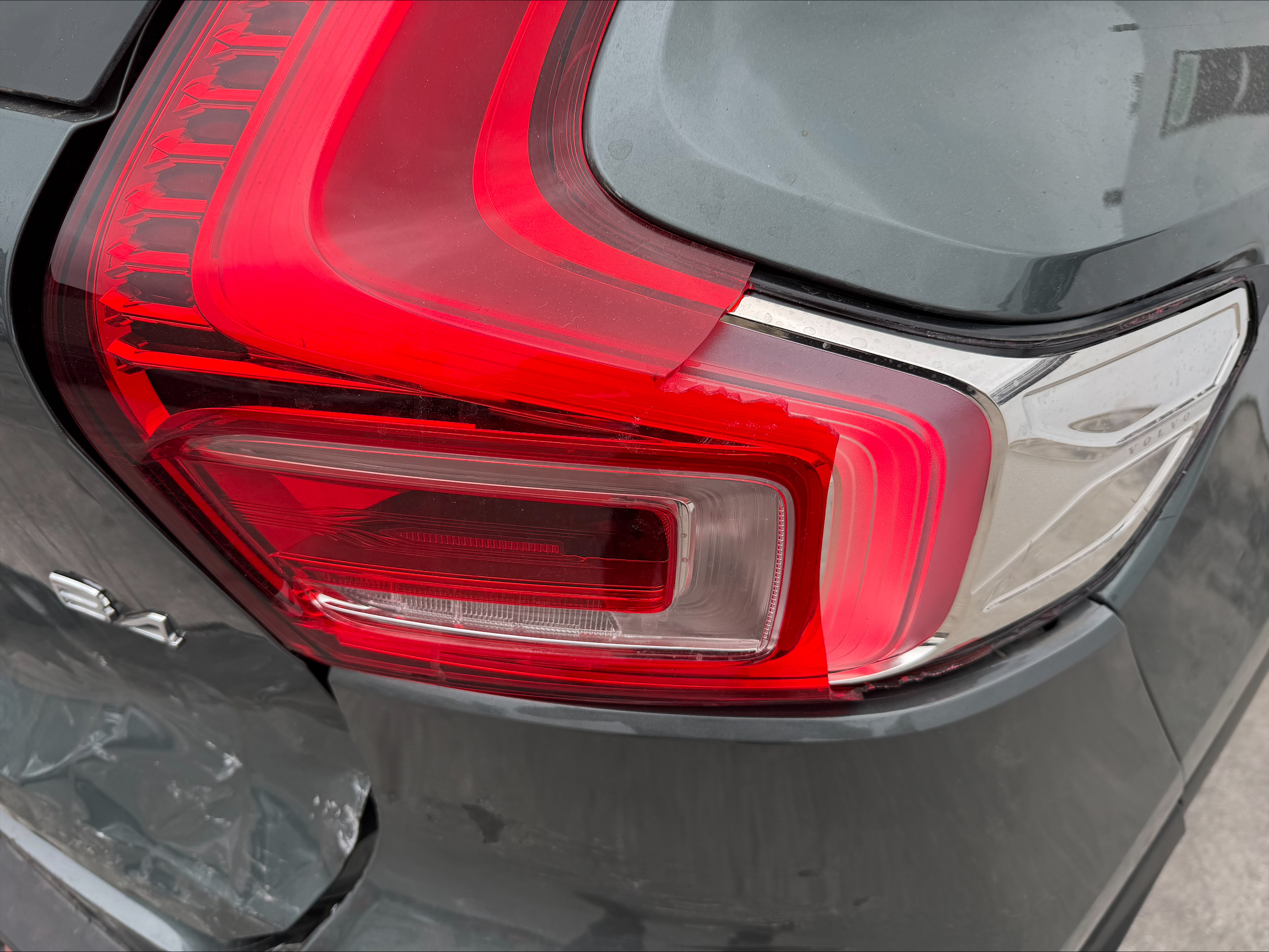 2025 75 VOLVO XC40 2.0 AUTO B4 MHEV PLUS DARK DCT EURO 6 CAT S DAMAGED SALVAGE